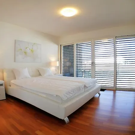 Lake View Penthouse Apt 701 Air-conditioned Apartment Locarno