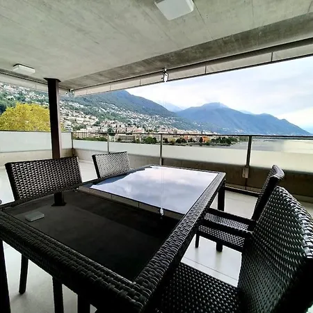 Lake View Penthouse Apt 701 Air-conditioned Apartment