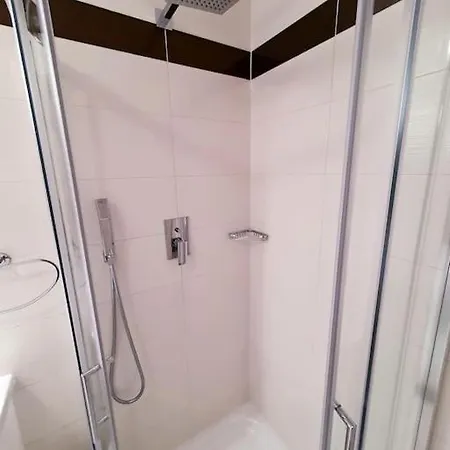 Lake View Penthouse Apt 701 Air-conditioned Apartment *