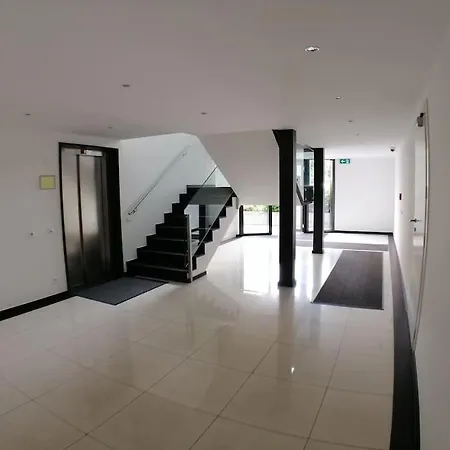 Lake View Penthouse Apt 701 Air-conditioned *